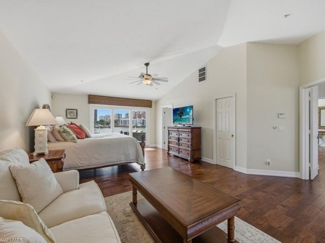 390 Oak AVE, Naples, FL 34108