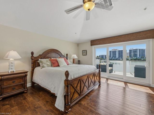 390 Oak AVE, Naples, FL 34108