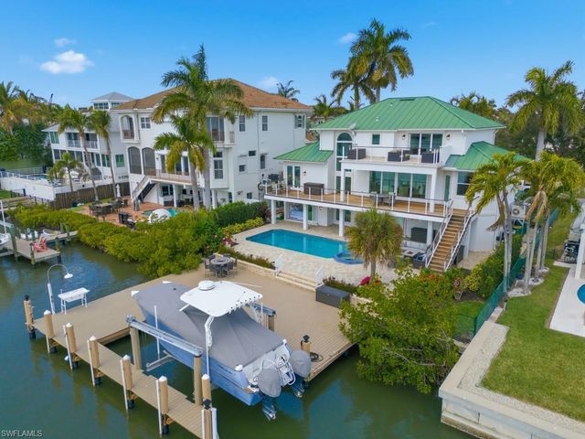 390 Oak AVE, Naples, FL 34108