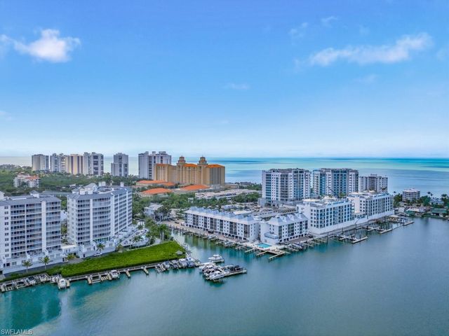 390 Oak AVE, Naples, FL 34108