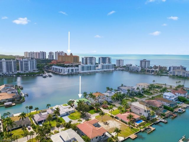 390 Oak AVE, Naples, FL 34108