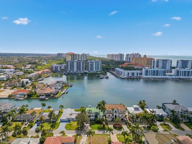 390 Oak AVE, Naples, FL 34108