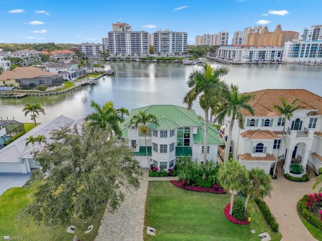 390 Oak AVE, Naples, FL 34108