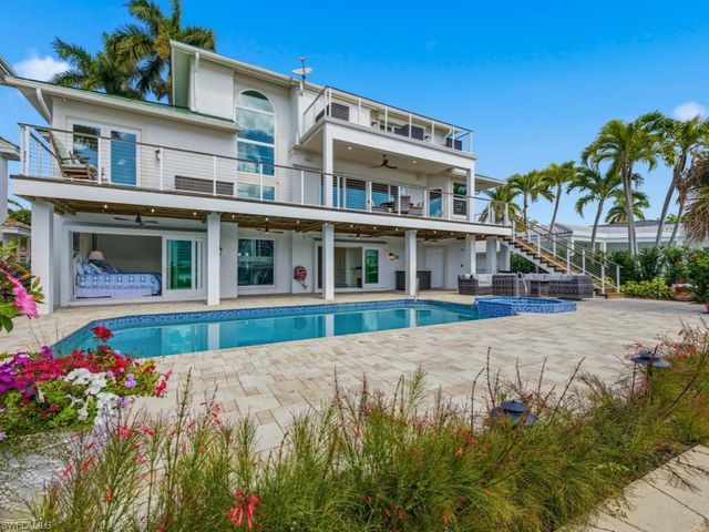 390 Oak AVE, Naples, FL 34108