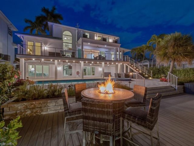 390 Oak AVE, Naples, FL 34108