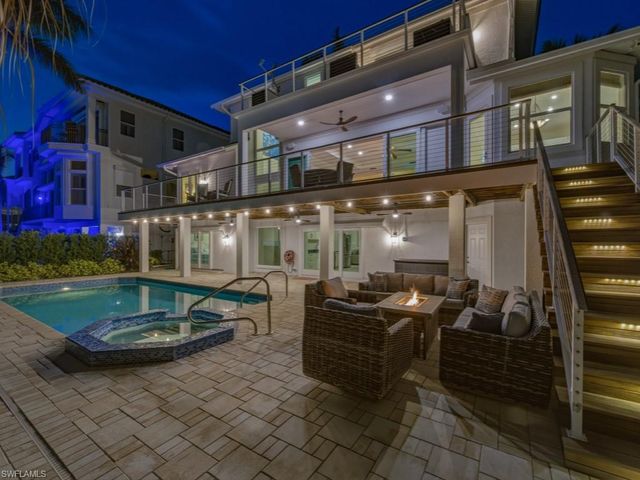 390 Oak AVE, Naples, FL 34108