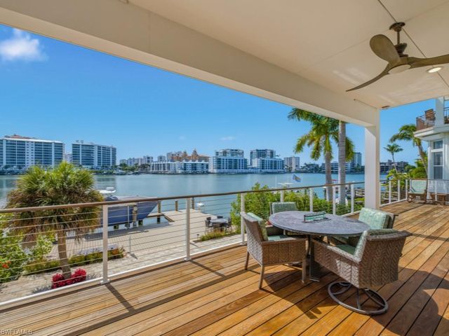 390 Oak AVE, Naples, FL 34108