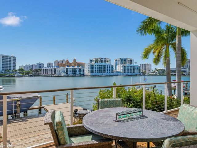 390 Oak AVE, Naples, FL 34108