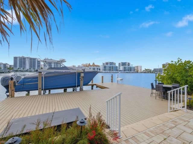 390 Oak AVE, Naples, FL 34108