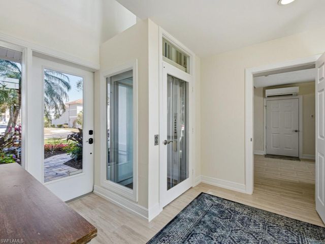 390 Oak AVE, Naples, FL 34108