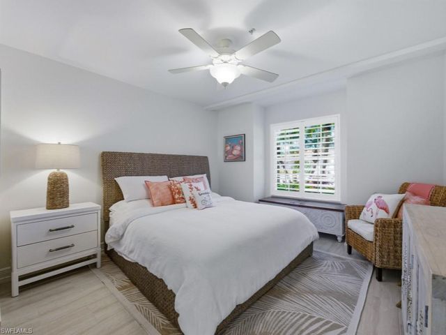 390 Oak AVE, Naples, FL 34108