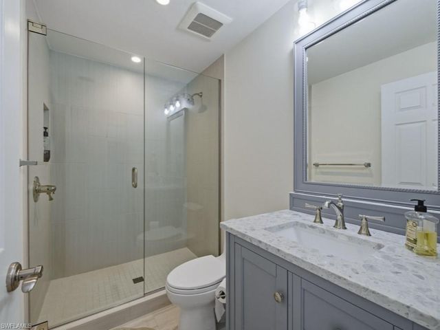 390 Oak AVE, Naples, FL 34108