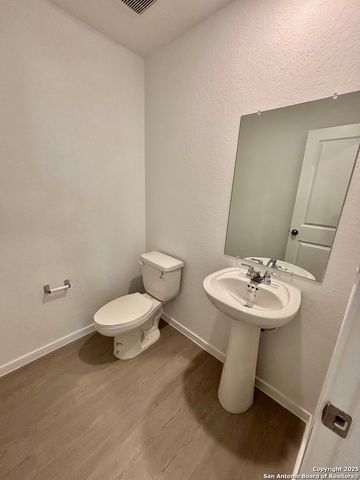 5726 Willow Point, San Antonio, TX 78219