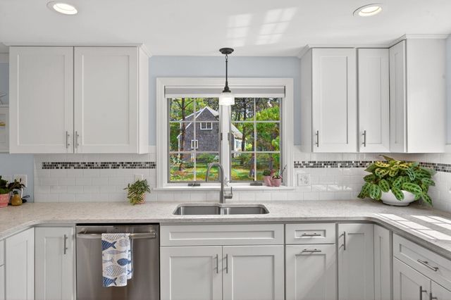 31 Albion Way, South Dennis, MA 02660