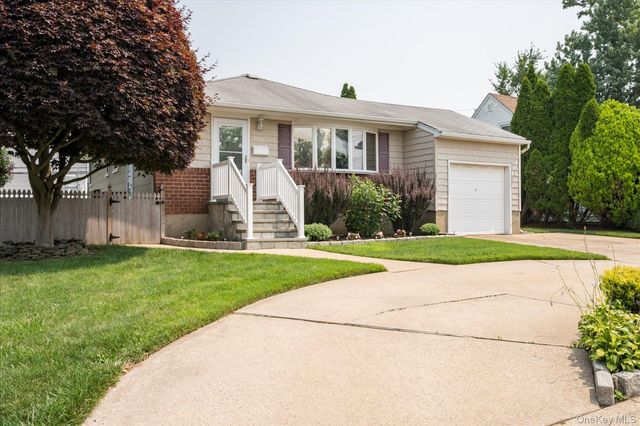 3191 N Jerusalem Road, Levittown, NY 11756