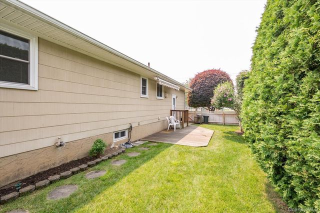 3191 N Jerusalem Road, Levittown, NY 11756