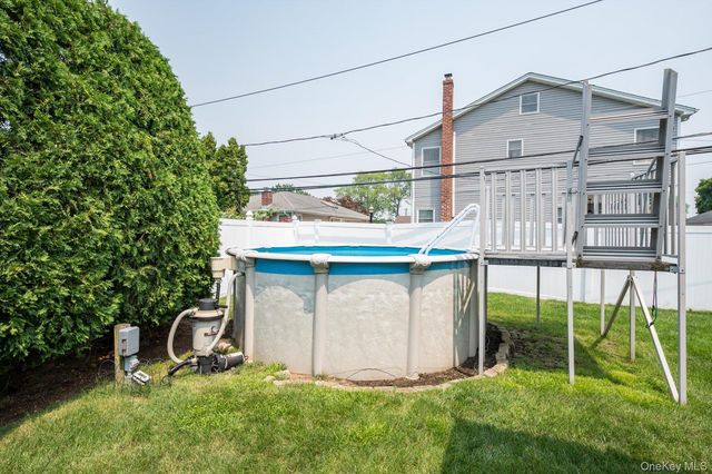 3191 N Jerusalem Road, Levittown, NY 11756