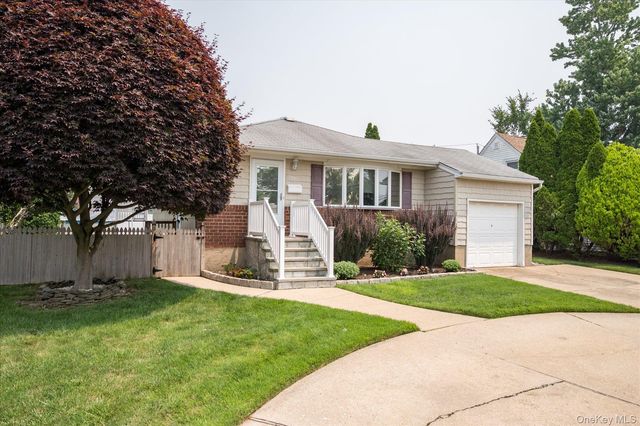 3191 N Jerusalem Road, Levittown, NY 11756