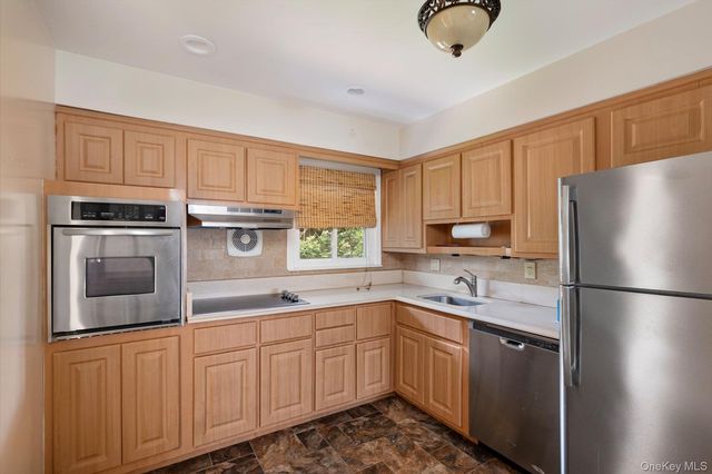 3191 N Jerusalem Road, Levittown, NY 11756