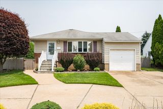 3191 N Jerusalem Road, Levittown, NY 11756
