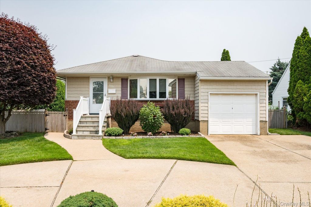 3191 N Jerusalem Road, Levittown, NY 11756