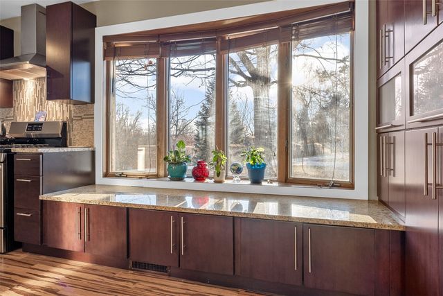 1896 Sunset Drive NE, Solon, IA 52333