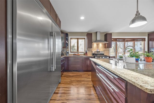 1896 Sunset Drive NE, Solon, IA 52333