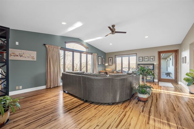 1896 Sunset Drive NE, Solon, IA 52333