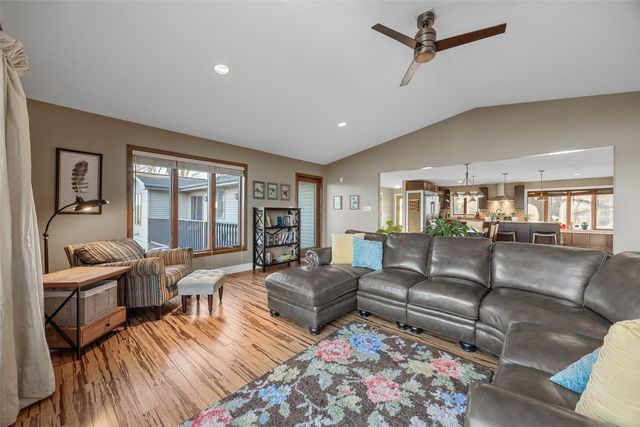 1896 Sunset Drive NE, Solon, IA 52333