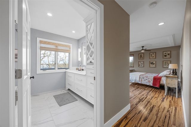 1896 Sunset Drive NE, Solon, IA 52333