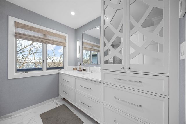 1896 Sunset Drive NE, Solon, IA 52333