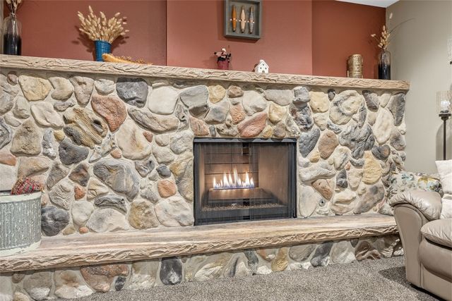 1896 Sunset Drive NE, Solon, IA 52333