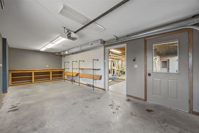 1896 Sunset Drive NE, Solon, IA 52333