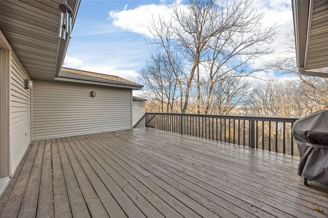 1896 Sunset Drive NE, Solon, IA 52333