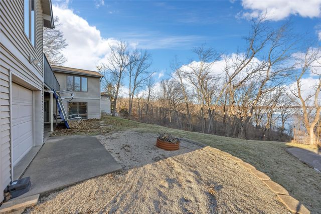 1896 Sunset Drive NE, Solon, IA 52333