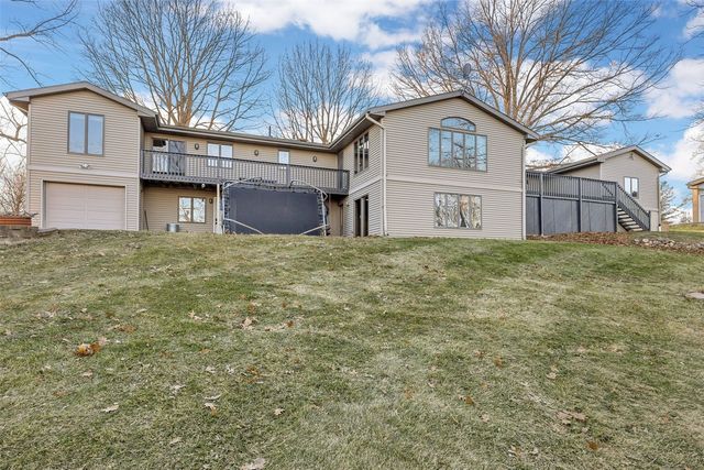 1896 Sunset Drive NE, Solon, IA 52333