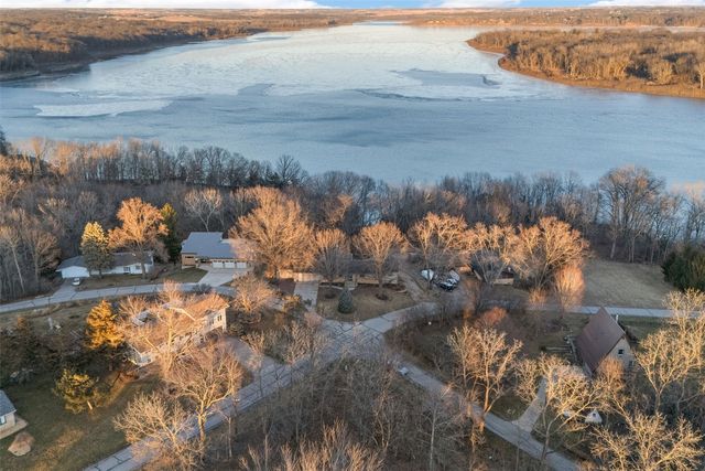 1896 Sunset Drive NE, Solon, IA 52333