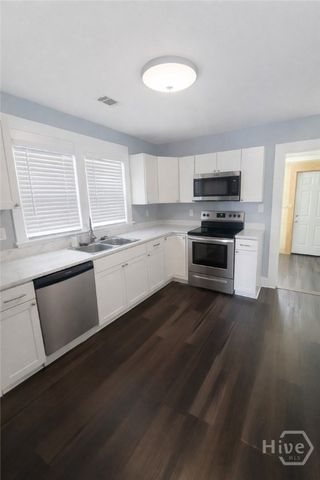 711 W 42nd Street, Savannah, GA 31415