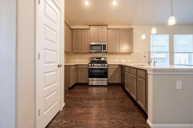 8435 Sunset Horizon Drive, Baytown, TX 77521