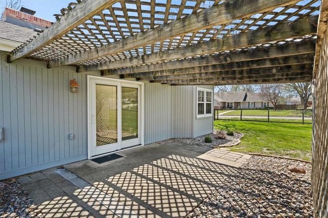 2729 Pebble Lane, Lawrence, KS 66047