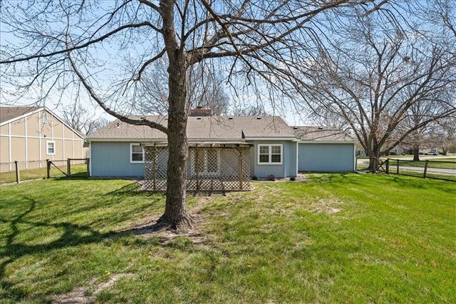 2729 Pebble Lane, Lawrence, KS 66047