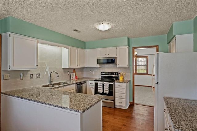 2729 Pebble Lane, Lawrence, KS 66047