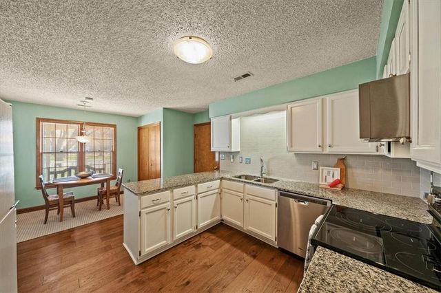 2729 Pebble Lane, Lawrence, KS 66047