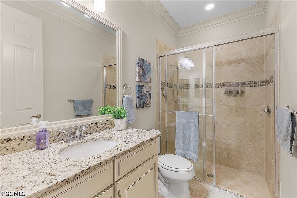 Image 10 of property listing at 2736 Lambay CT, Cape Coral, FL 33991