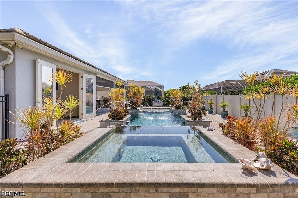 Image 11 of property listing at 2736 Lambay CT, Cape Coral, FL 33991