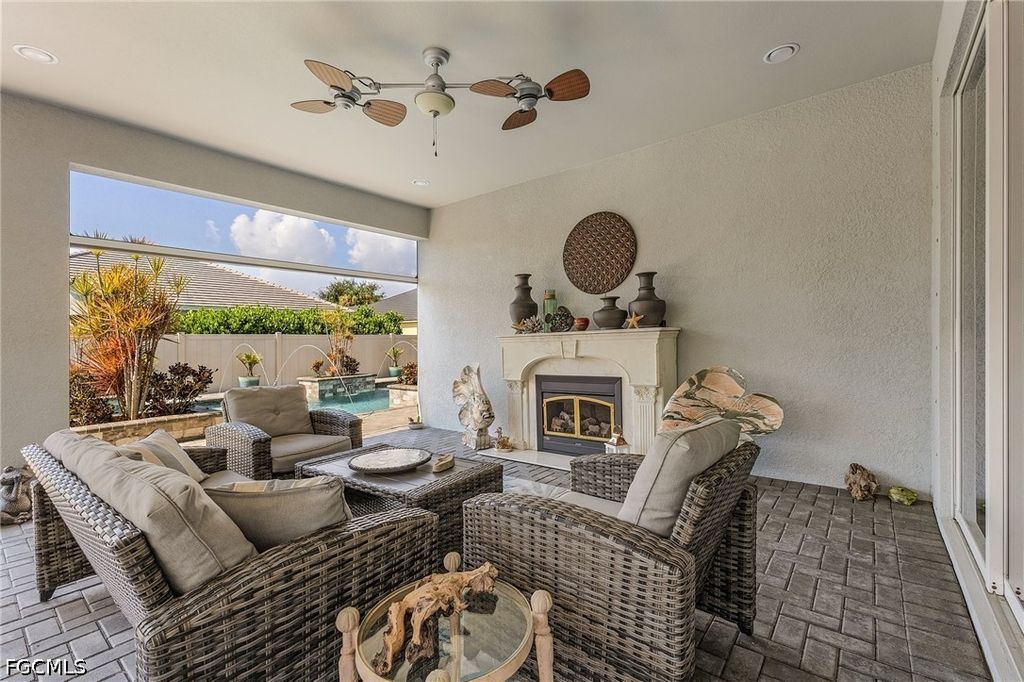Image 16 of property listing at 2736 Lambay CT, Cape Coral, FL 33991