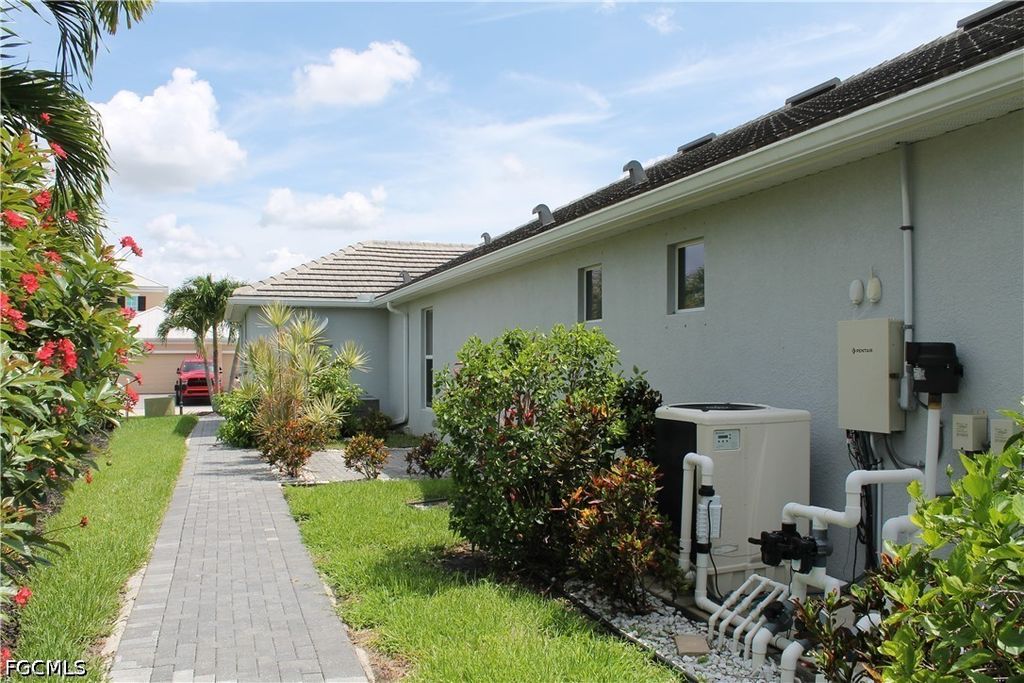 Image 17 of property listing at 2736 Lambay CT, Cape Coral, FL 33991