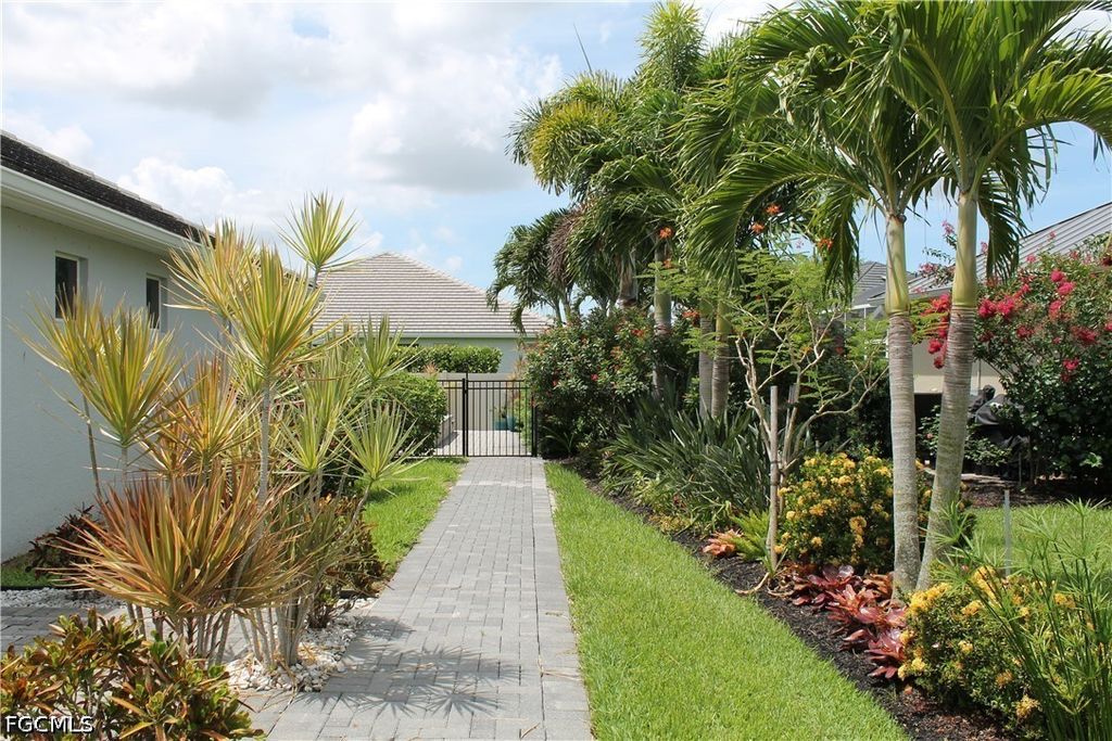 Image 18 of property listing at 2736 Lambay CT, Cape Coral, FL 33991