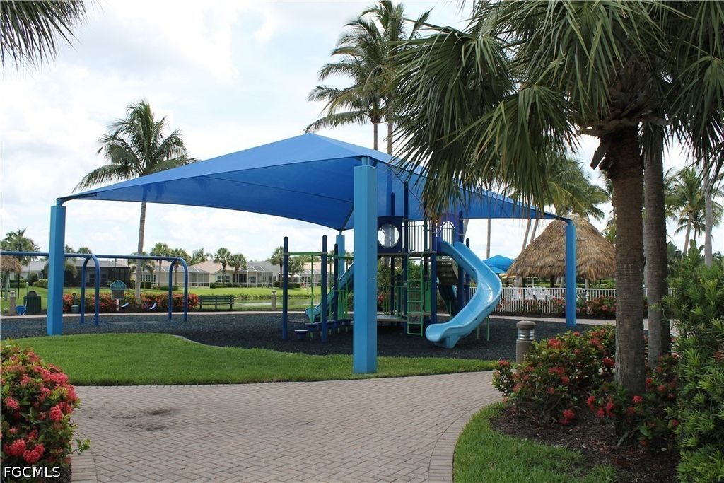 Image 22 of property listing at 2736 Lambay CT, Cape Coral, FL 33991