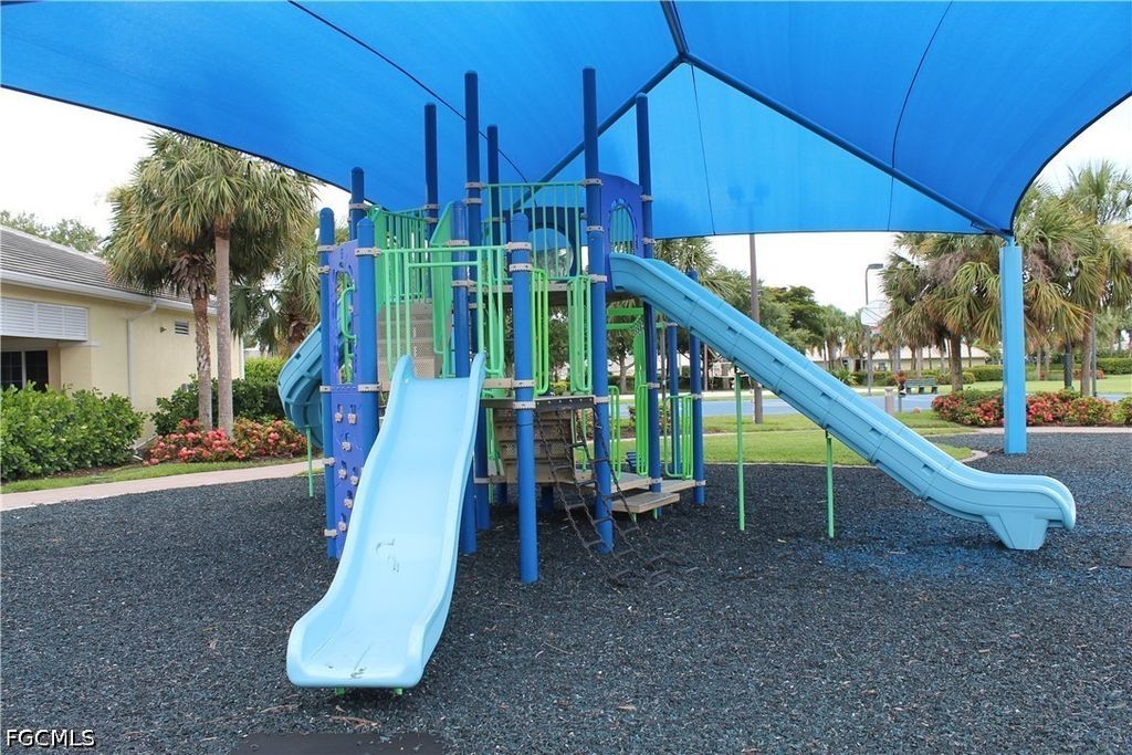 Image 23 of property listing at 2736 Lambay CT, Cape Coral, FL 33991
